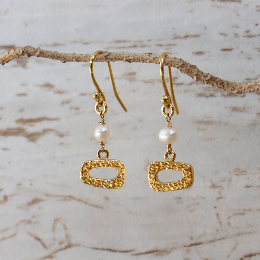 Ahjar Hook Earring in 18K Brushed Gold